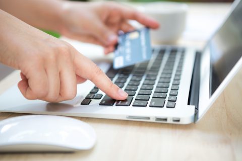 Comment mettre en place une solution de paiement par carte bancaire sur un site e-commerce ? | MEDEF